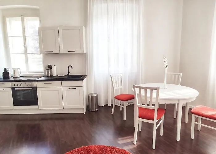 Helle Zweiraumwohnung In Wohngebiet