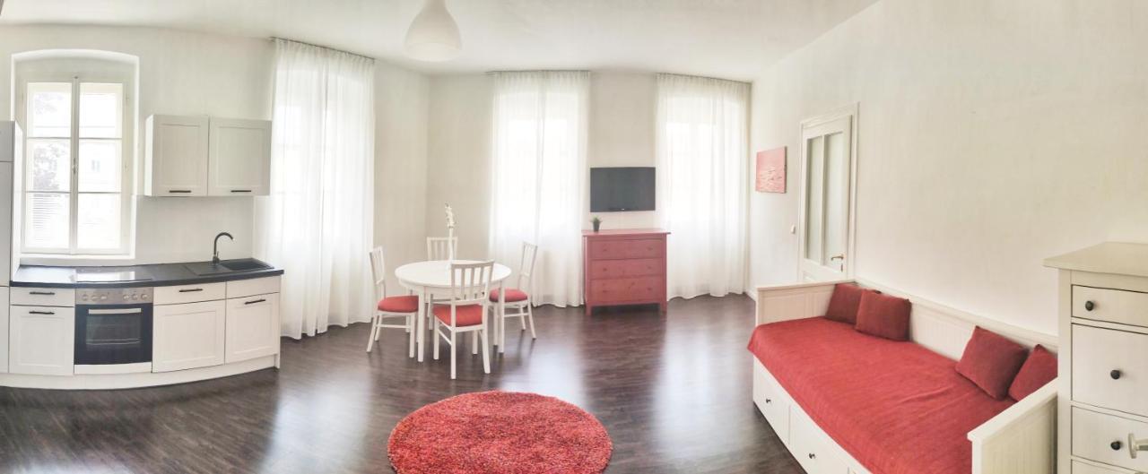 Helle Zweiraumwohnung In Wohngebiet Appartement *