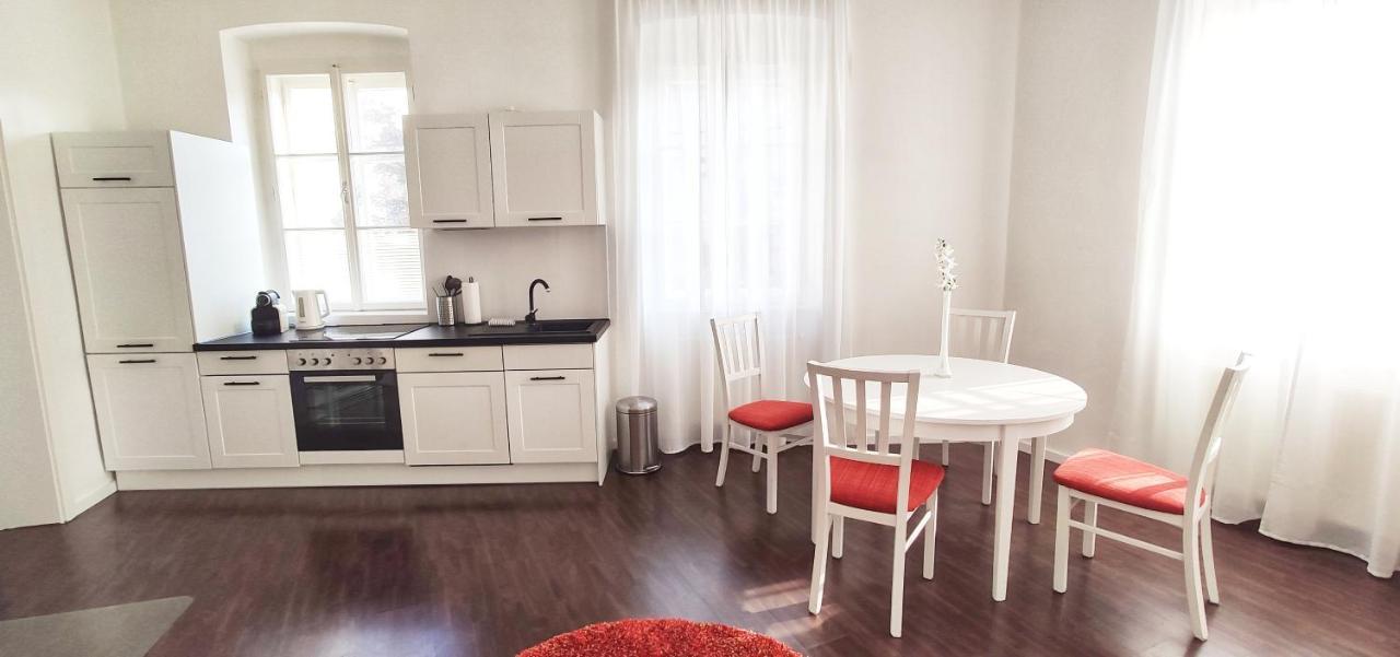 Helle Zweiraumwohnung In Wohngebiet Appartement